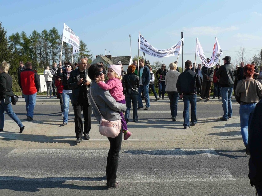 14-osobowe grupy mieszkańców Lublewa przez pół godziny...