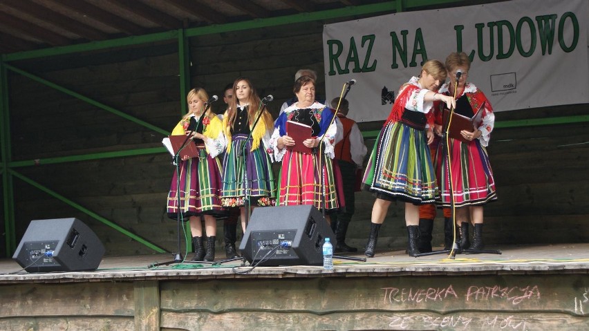 Zespół Pieśni i Tańca Kalina wystąpił na scenie przy hali Tatar