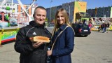 Food Trucki wróciły do Nysy! Pod halą Nysa trwa wielka fiesta dla smakoszy! Wielki Zlot Food trucków potrwa tu do 2 maja