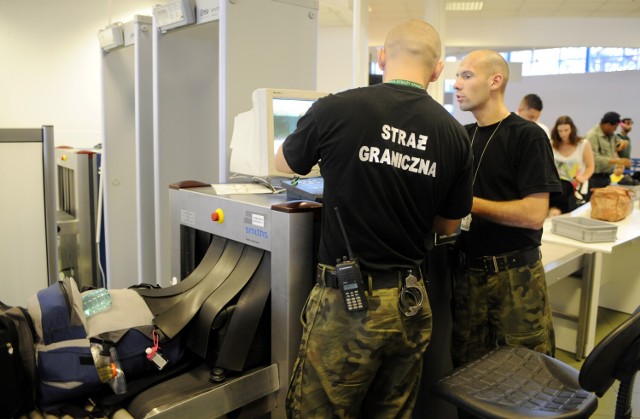 Strażnicy graniczni zatrzymali na lotnisku 41-latka z Tarnowa, który był poszukiwany listem gończym.