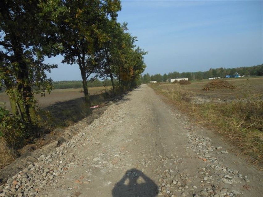 Pyzdry: Budowa drogi w Kruszynach.