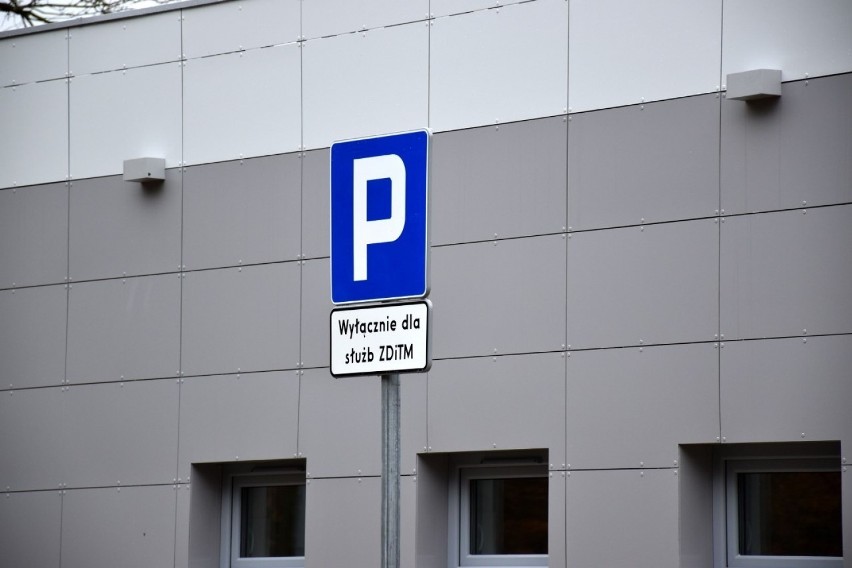 Przy Głębokim stworzono ponad 150 miejsc parkingowych, jednak kierowcy tam nie wjadą. Dlaczego?