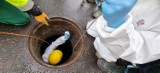 Pracownicy jaworznickich wodociągów naprawią uszkodzoną sieć kanalizacyjną bez wykopu. Jak to możliwe? Stoi za tym metoda pakera