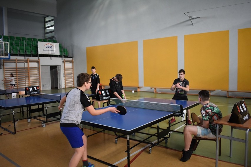Uczniowie ze szkoły w Biernej mistrzami powiatu w tenisie stołowym 