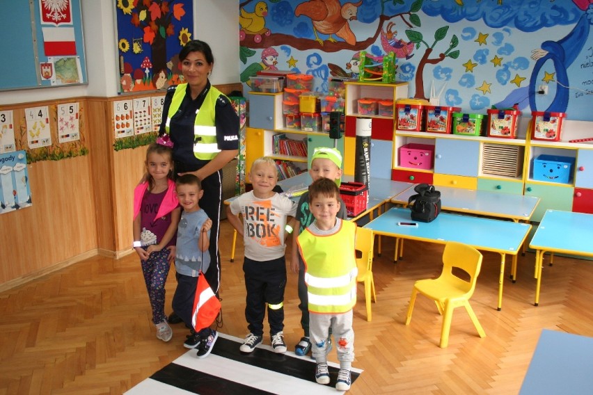 Policjanci z Lipna odwiedzili przedszkolaków w Skępem [zdjęcia]
