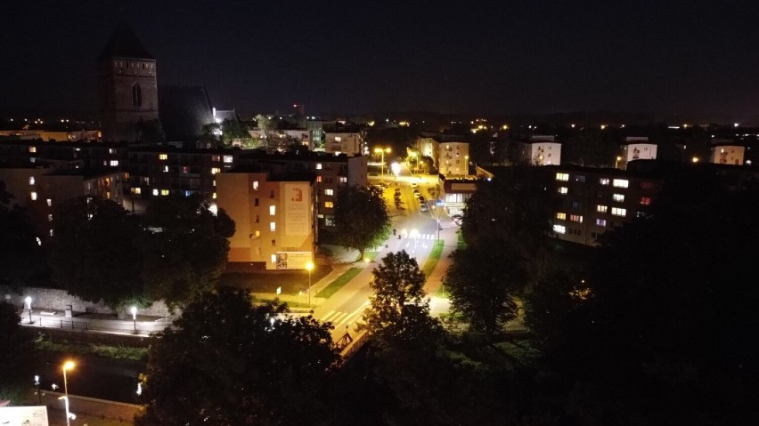 Goleniów nocą - z drona. Rozpoznacie te miejsca?