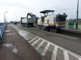 Rozpoczęły się prace rozbiórkowe na starym moście w Sandomierzu! Piesi i rowerzyści już nie mogą korzystać. Zobaczcie zdjęcia 
