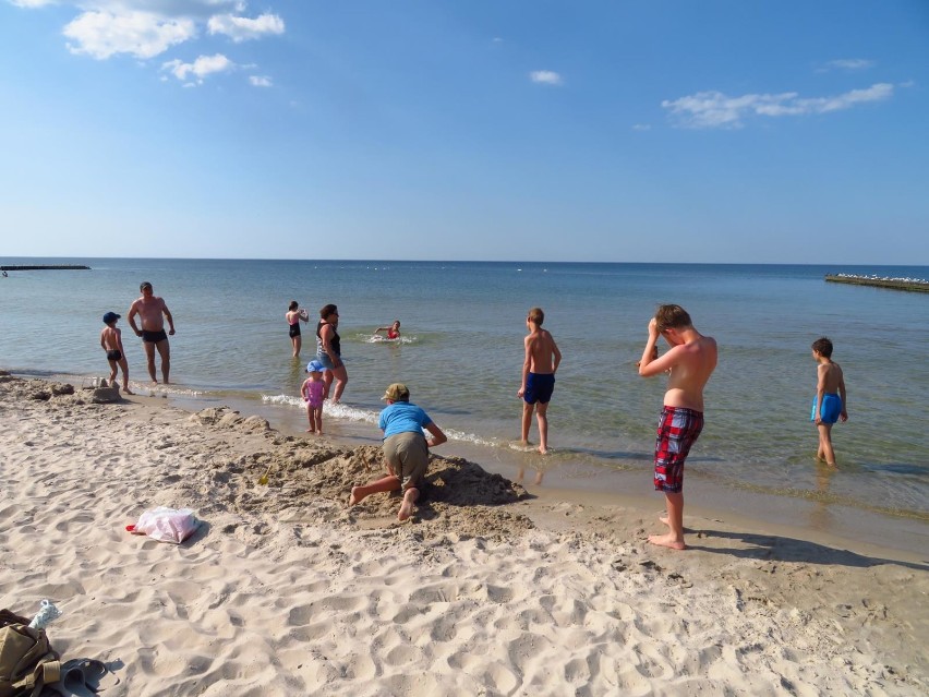 Ciepła woda w Ustce! Turyści już odpoczywają na plaży [zdjęcia]