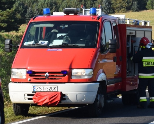 Na miejsce zdarzenia pojechały służby, w tym stargardzcy strażacy.