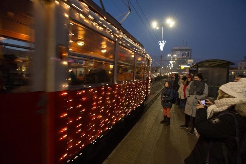Świąteczny tramwaj w 2017 roku.