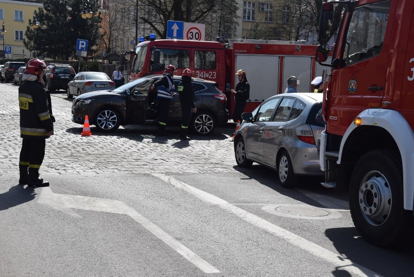 Zderzenie aut na skrzyżowaniu ulic Złotej i Parczewskiego w...