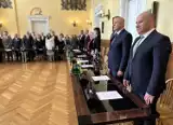 Zaprzysiężenie prezydenta Marcina Witko i nowy wiceprzewodniczący Rady Miejskiej w Tomaszowie głosami KO, PiS i Trzeciej Drogi