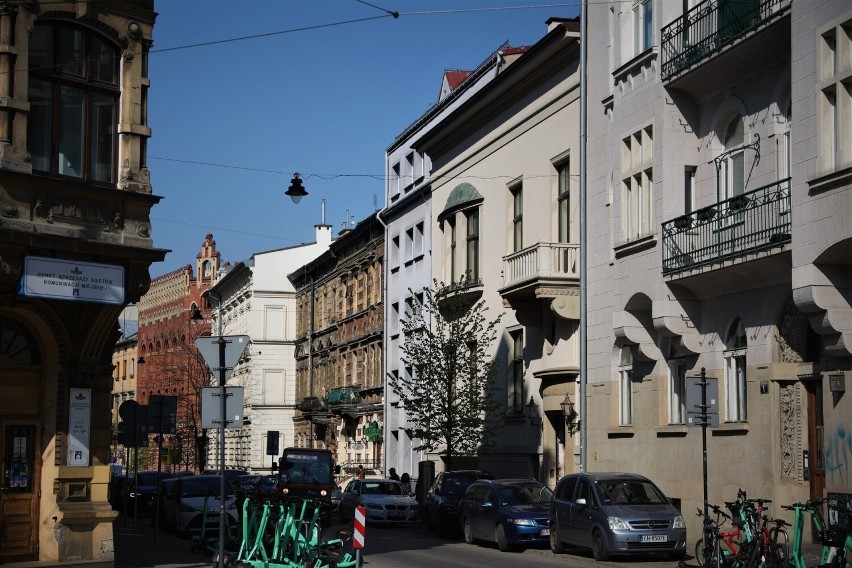 Bomba wybuchła na progu kamienicy przy ul. Studenckiej 3