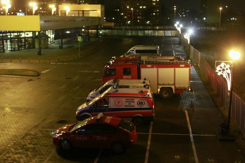Wrocław: Alarm bombowy w Astrze. Ewakuowano 100 osób (ZDJĘCIA)