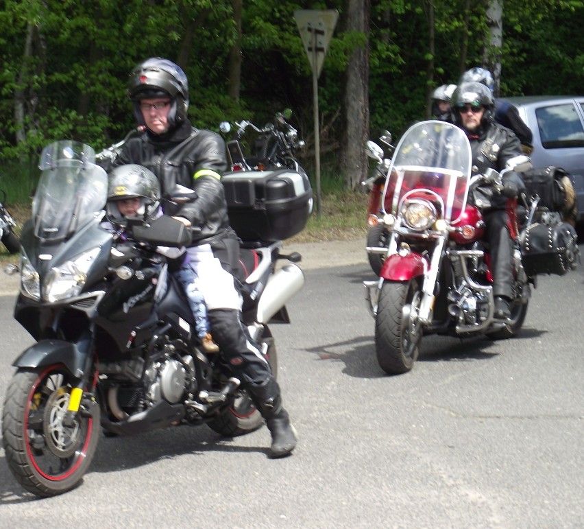 Zlot motocyklowy w Krupskim Młynie. 400 motocyklistów [ZDJĘCIA]