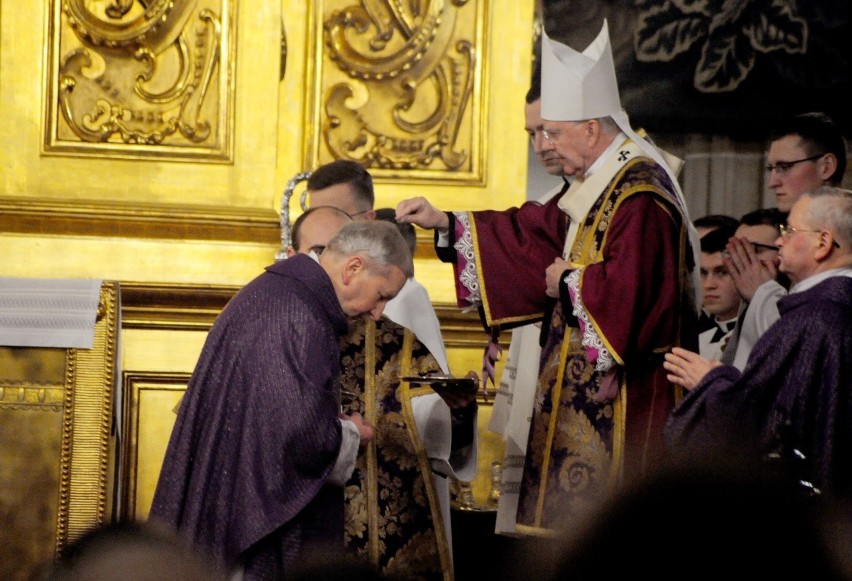 Uroczystej mszy świętej w Katedrze Wawelskiej w Środę...