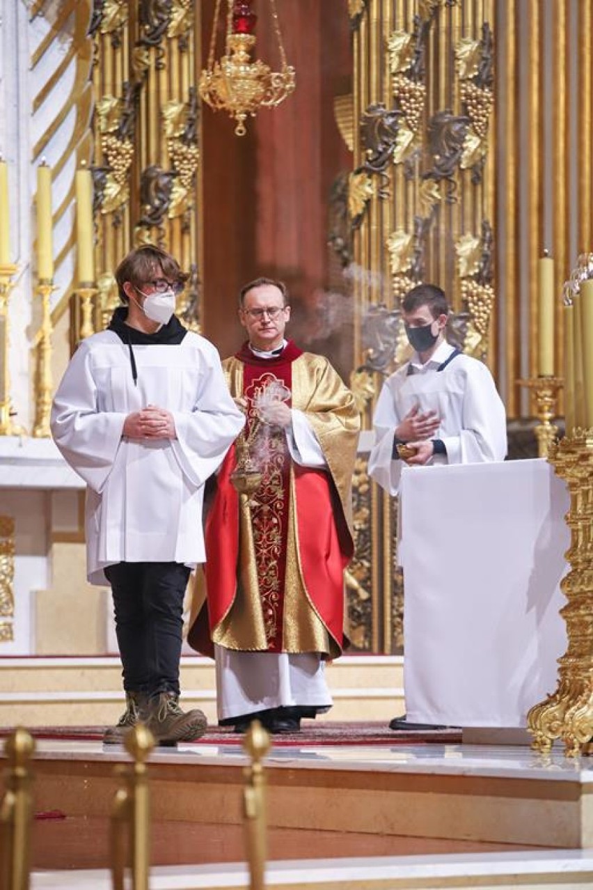 Licheń: Wielki Czwartek, Wielki Piątek w licheńskiej bazylice. Początek obchodów Triduum Paschalnego 