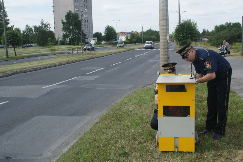 Przy al. Zagłębia Dąbrowskiego fotoradar wykonał 23 zdjęcia,...