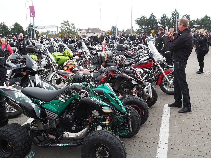 Zakończenie sezonu motocyklowego w Porcie Łódź.  Pożegnali sezon na jednoślady