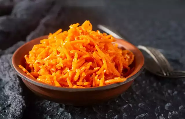 Surówka z marchewki i imbiru to pomysł na oryginalną przystawkę do obiadu