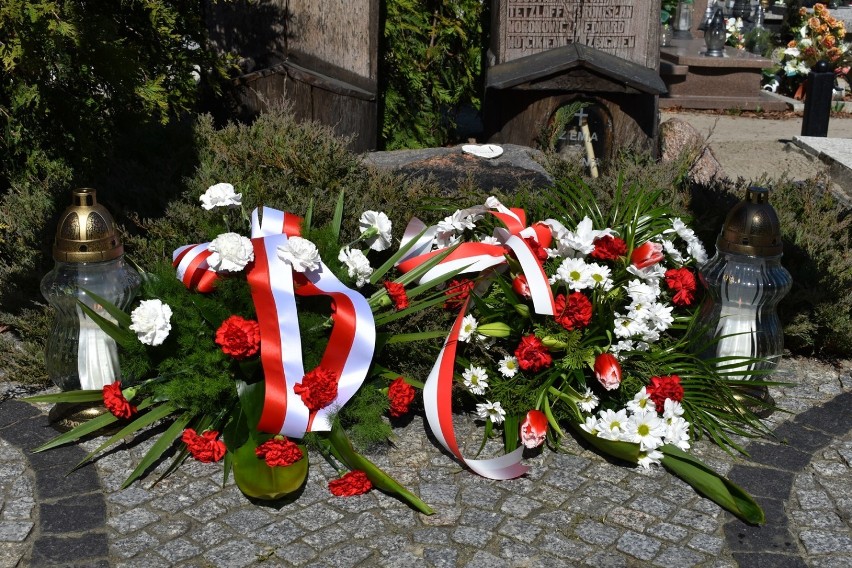 Władze samorządowe uczciły pamięć ofiar zbrodni katyńskiej [ZDJĘCIA]