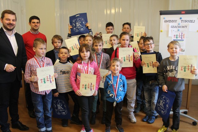 Turniej rozegrano w  Gminnym Ośrodku Kultury w Unisławiu.