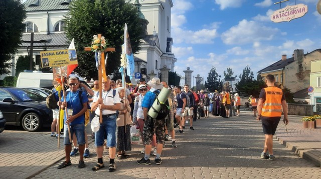 W czwartek, 4 sierpnia na pieszy pielgrzymi szlak wyruszyli pątnicy z Ostrowca Świętokrzyskiego.
