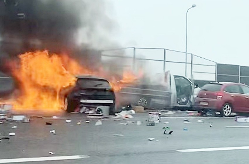 Wypadek na autostradzie A4.

Zobacz kolejne zdjęcia....