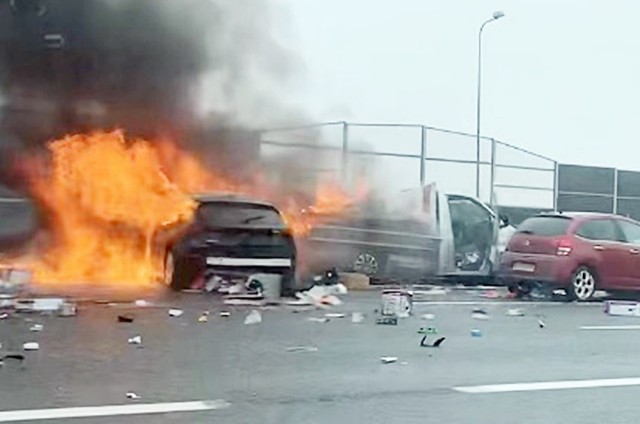 Wypadek na autostradzie A4.

Zobacz kolejne zdjęcia. Przesuwaj zdjęcia w prawo - naciśnij strzałkę lub przycisk NASTĘPNE