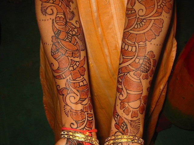 Malowidła henną. www.wikipedia.org