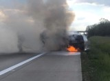 Zobacz zdjęcia z groźnego pożaru na autostradzie A4. Z auta zostały szczątki 