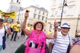 Parada Seniorów 2018. Starsze pokolenie opanowało główne ulice Warszawy [ZDJĘCIA]