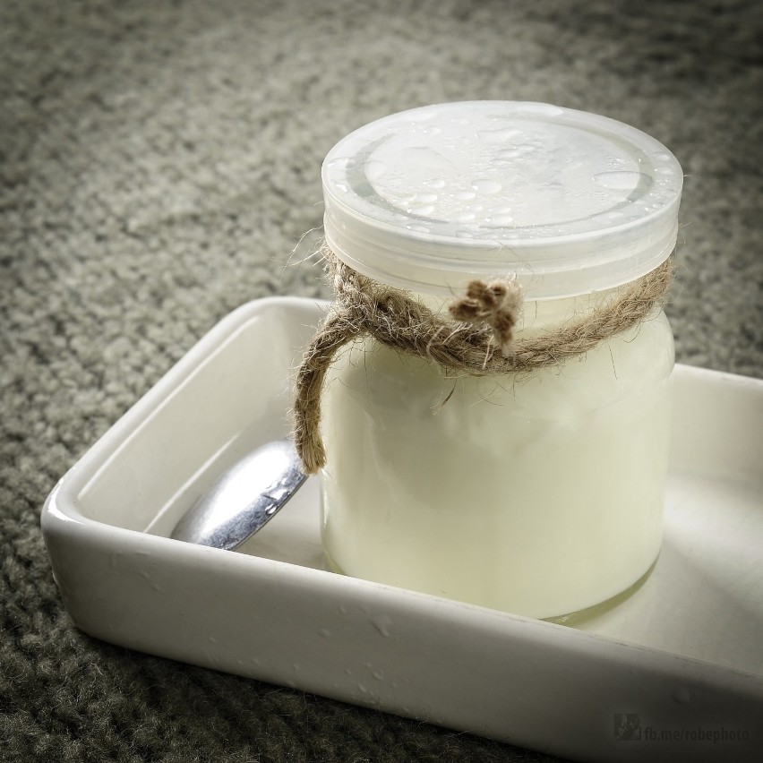92 kcal 1/2 szkl. jogurtu naturalnego o zawartości 3% tł....