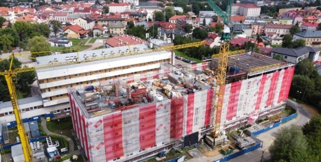 Rozbudowa szpitala w Wadowicach o kolejne piętra. W 2023 roku to jedna z największych inwestycji w powiecie.