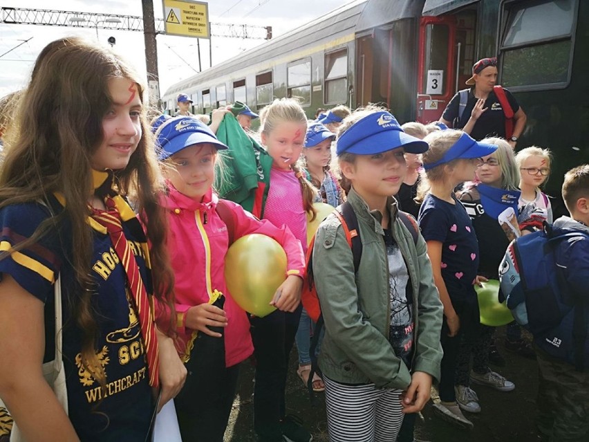 Młodzież z Gniewkowa pojechała "Pociągiem do Hogwartu" [zdjęcia] 