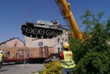 Czołg zniknął z centrum Ścinawy. Teraz przejdzie renowację by znów trafic nad Odrę