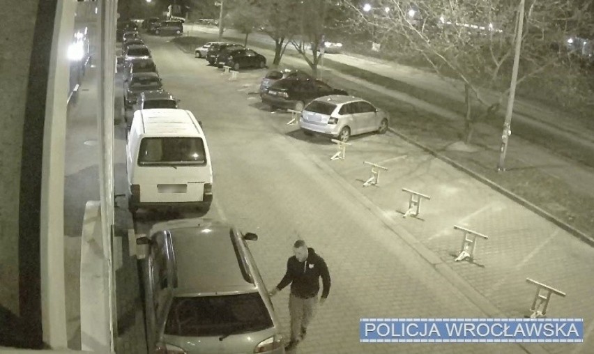Oto podpalacze aut z Wrocławia. Szuka ich policja. Zobacz zdjęcia! 