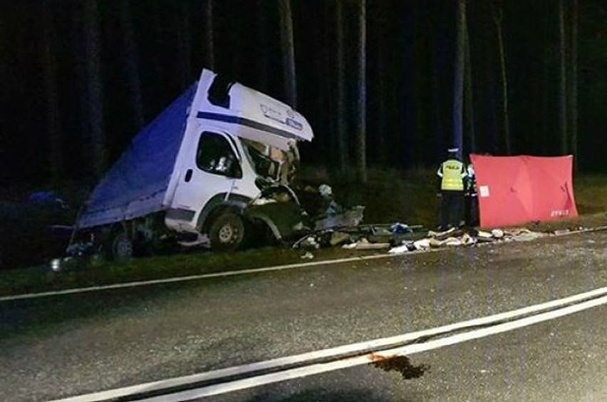 Tragiczny wypadek pod Bydgoszczą. Nie żyje kierowca busa [zdjęcia]