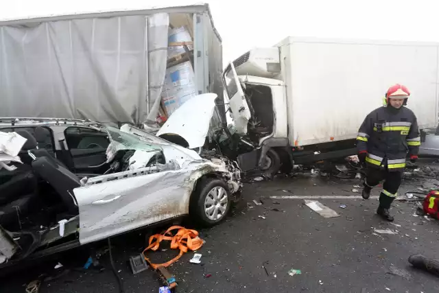 Zmarł mężczyzna ranny w karambolu na autostradzie A1 pod Piotrkowem