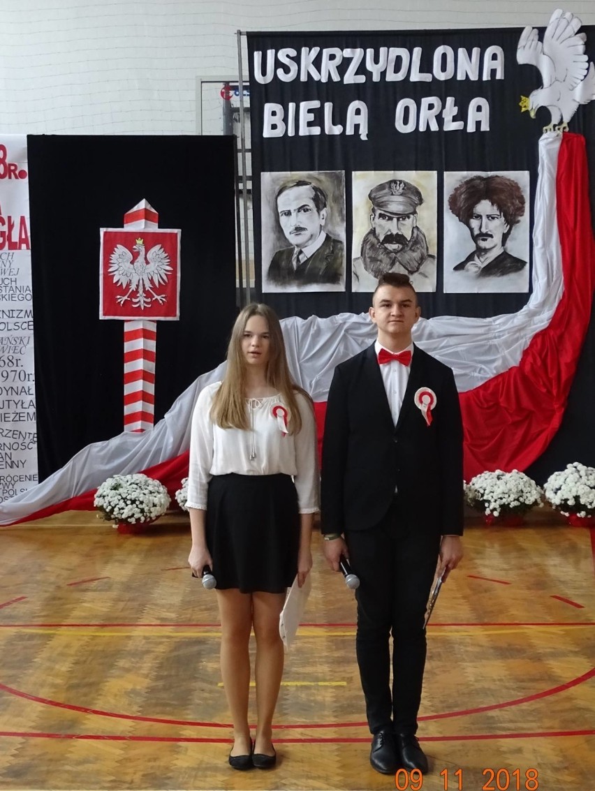 Dzieci z Miedźna uczciły 100-lecie niepodległości ZDJĘCIA