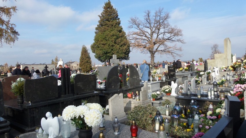 Tak wyglądał dzień Wszystkich Świętych w Myszkowie 2022. Oto ZDJĘCIA z największego cmentarzu