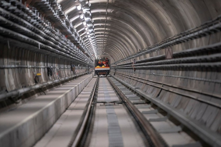 Metro na Bródnie. Nadzór budowlany rozpoczął kontrole na nowych stacjach. Kondratowicza z uwagami inspektoratu