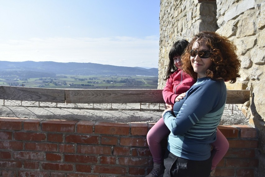 Odbudowana wieża zamkowa w Melsztynie przyciąga turystów z...