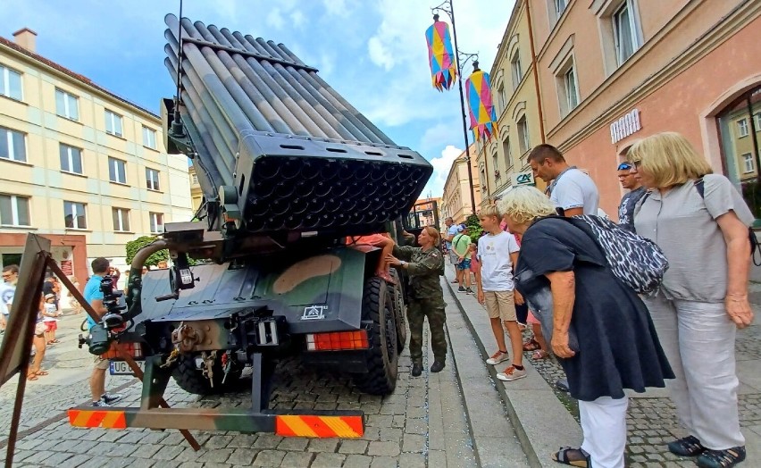 Przed oleśnicką publicznością wystąpiła orkiestra wojskowa,...