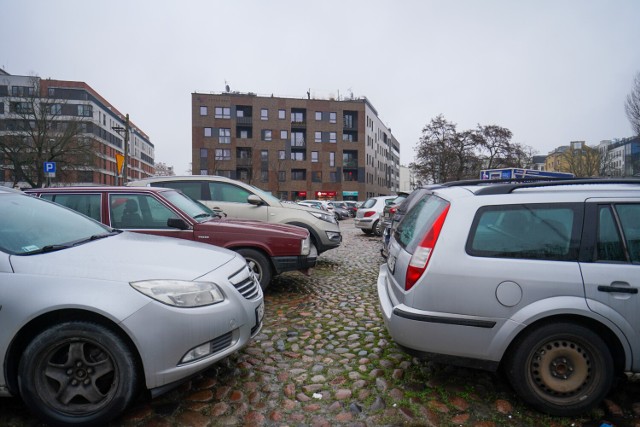 Radni zagłosowali za rozszerzeniem strefy płatnego parkowania o Saską Kępę i Kamionek