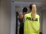 Kolizja w gminie Moszczenica - sprawca pijany, uciekł i ukrywał się koło łazienki