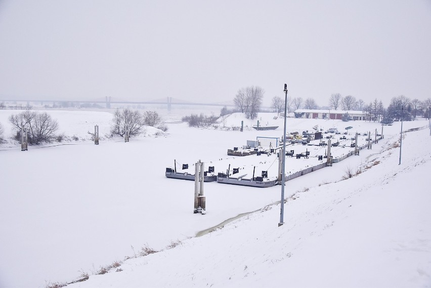 Korzeniewska przystań nad Wisłą w zimowej odsłonie