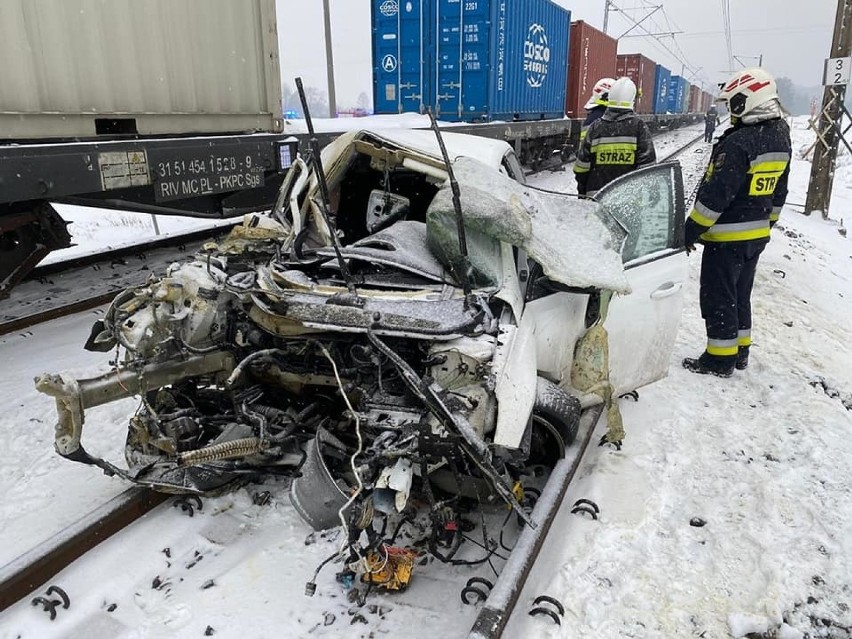 Wypadek na niestrzeżonym przejeździe kolejowym w Dobromierzu...
