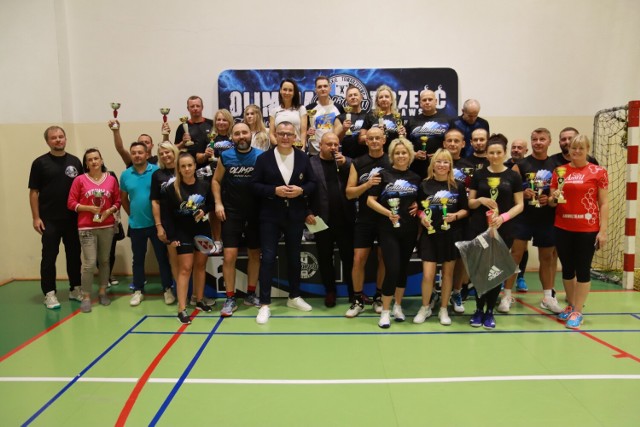 Tak przebiegała trzecia edycja Turnieju Badmintona o Puchar Burmistrza Brześcia Kujawskiego w sali gimnastycznej w Wieńcu, 14 października 2023 roku.