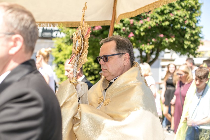 Boże Ciało we Władysławowie (parafia Wniebowzięcia NMP). Widowiskowo uczcili Jezusa Chrystusa w Najświętszym Sakramencie. | ZDJĘCIA